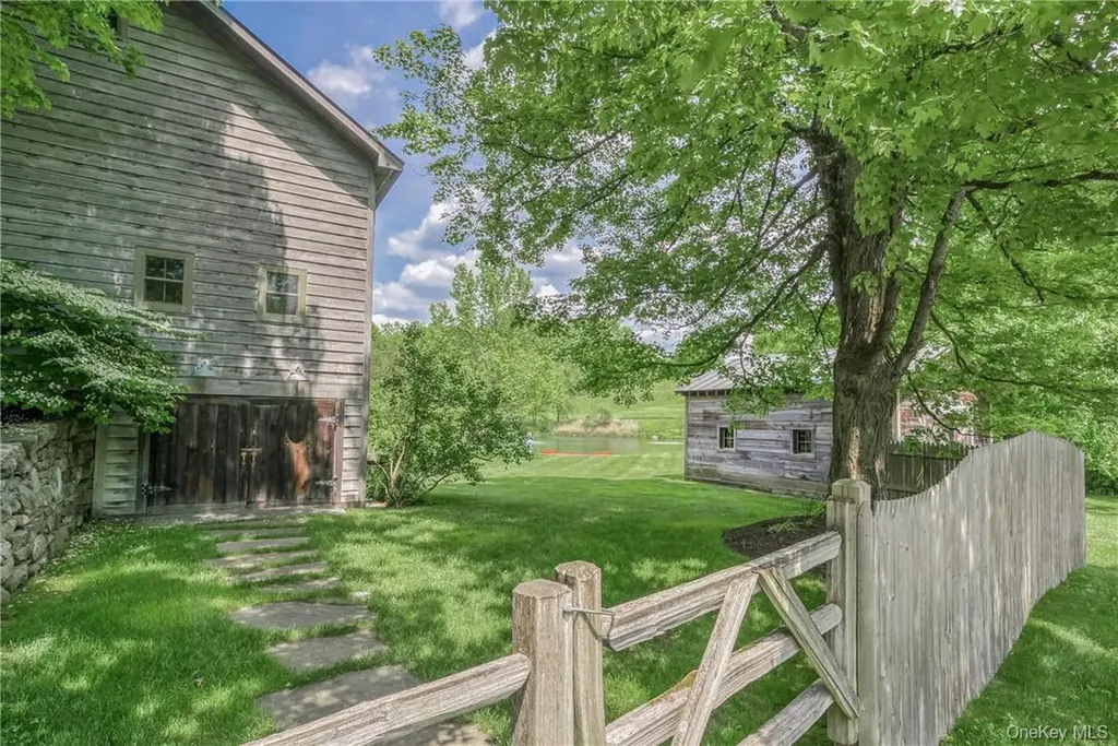 174 Ten Broeck Road Chatham NY 12037