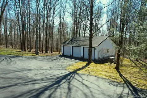 8 W Delaware Place Extension Smallwood NY 12778