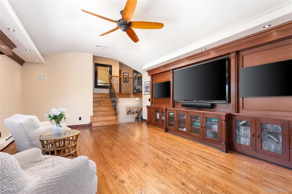 53 Burr Road East Northport NY 11731