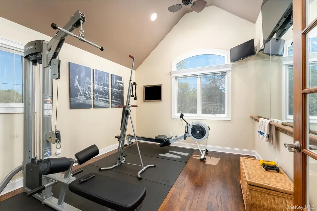 53 Burr Road East Northport NY 11731