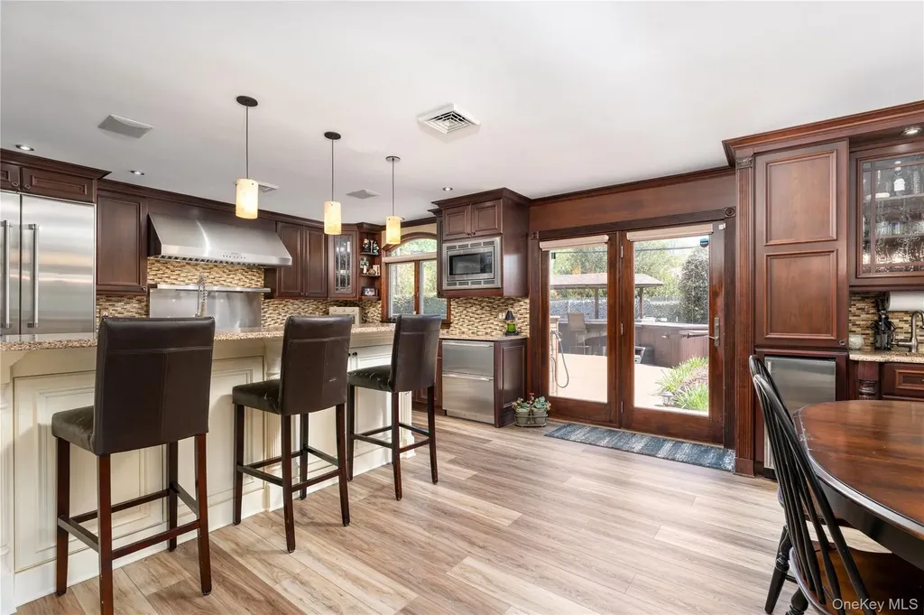 53 Burr Road East Northport NY 11731