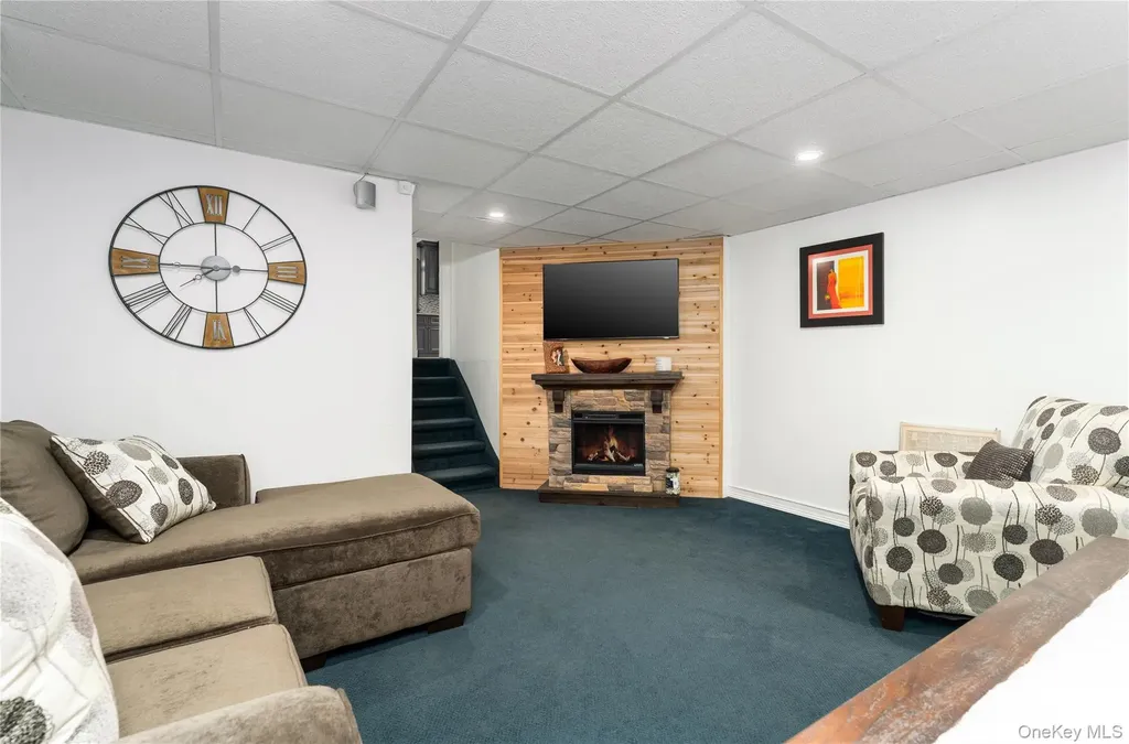 53 Burr Road East Northport NY 11731