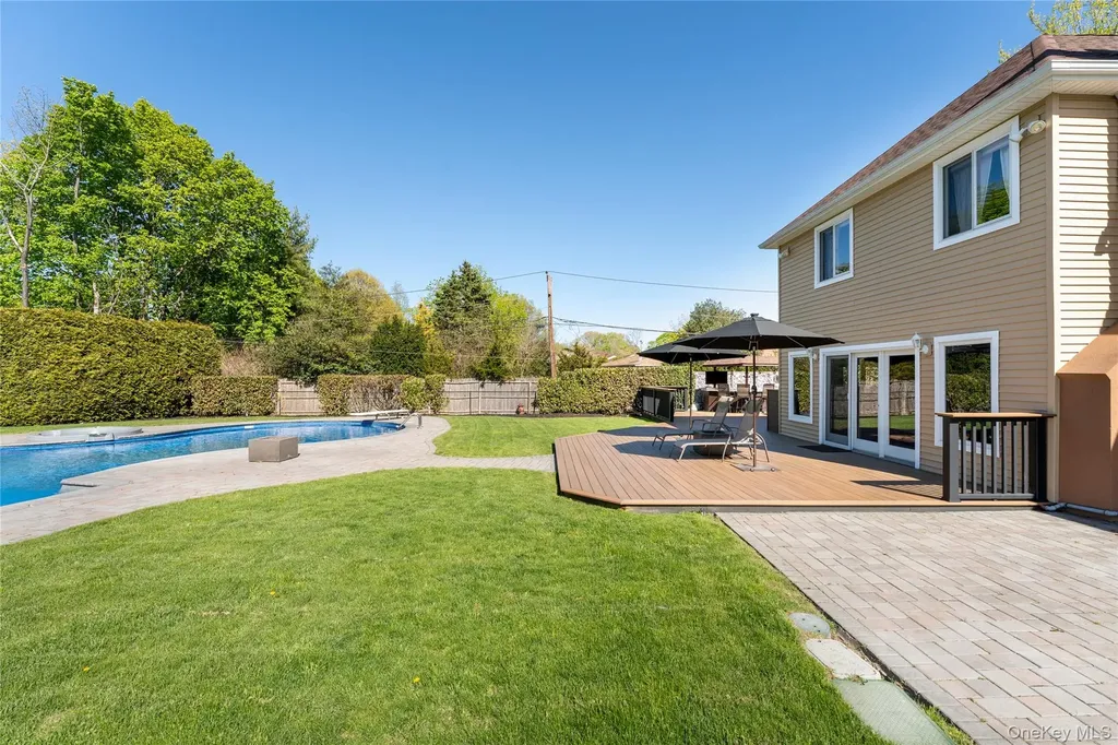 53 Burr Road East Northport NY 11731