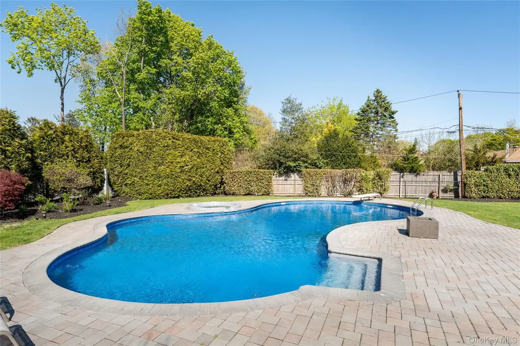 53 Burr Road East Northport NY 11731