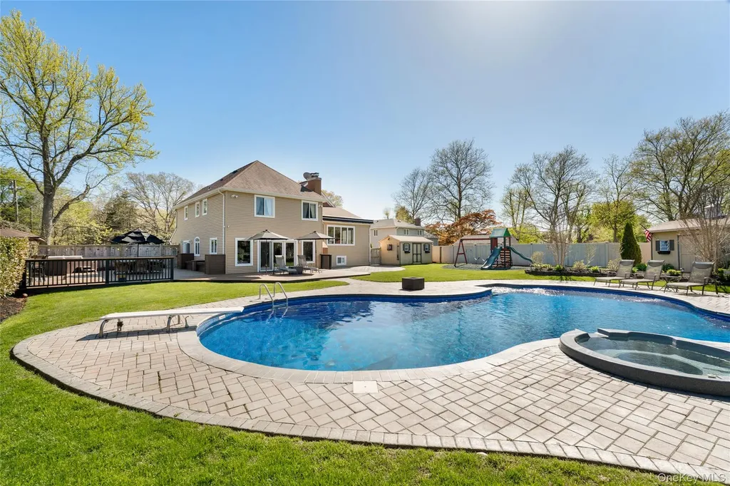 53 Burr Road East Northport NY 11731