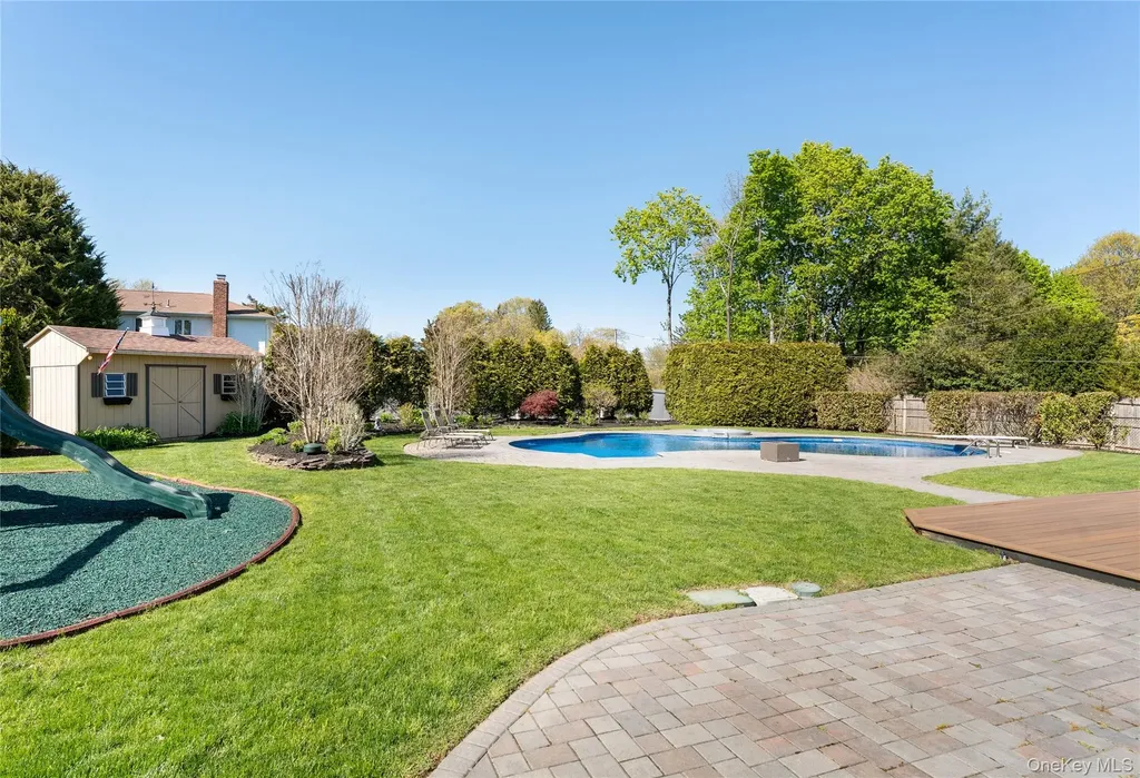 53 Burr Road East Northport NY 11731