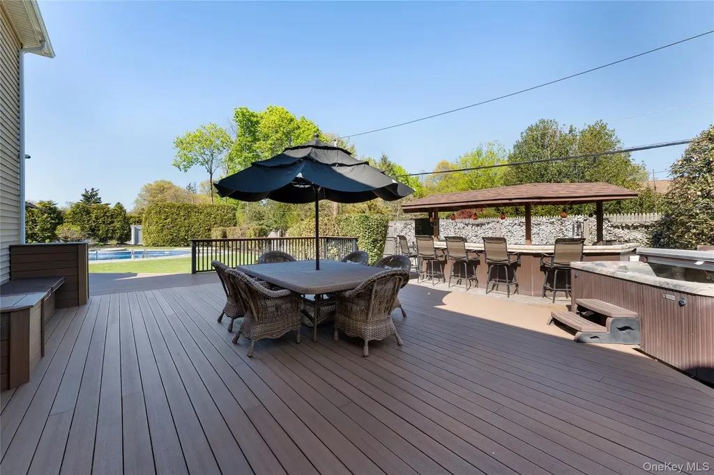 53 Burr Road East Northport NY 11731
