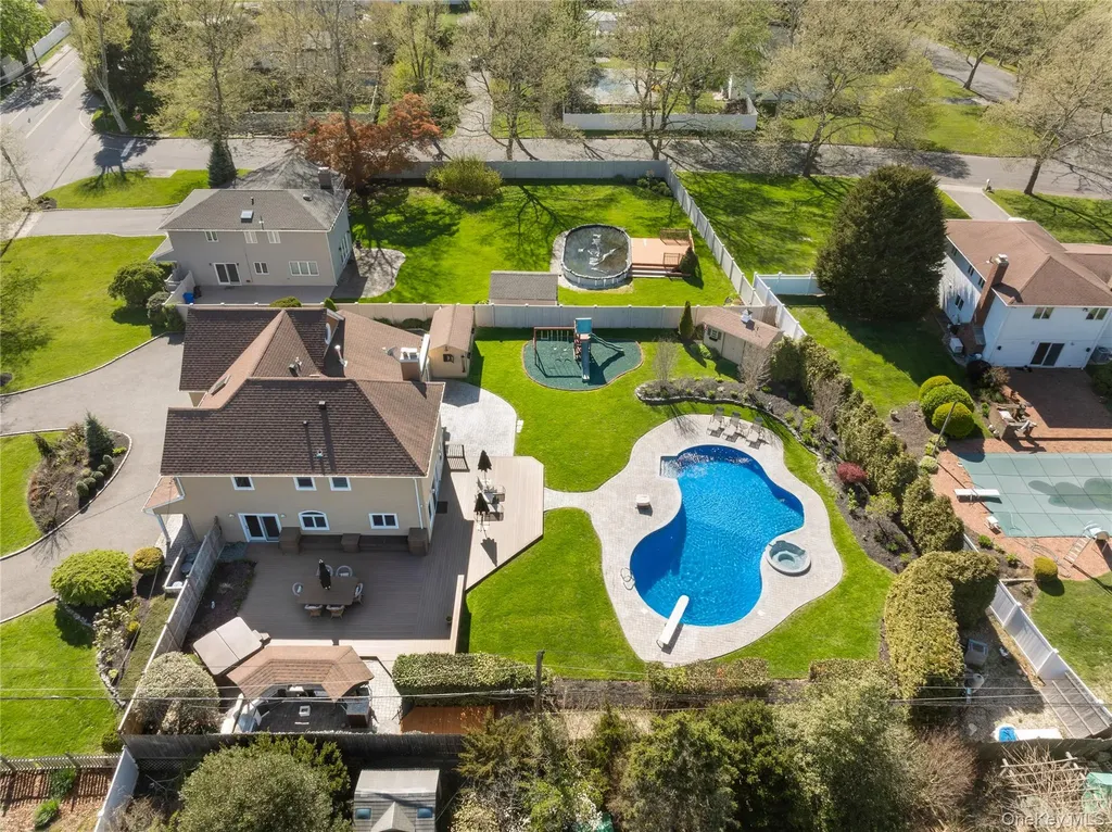 53 Burr Road East Northport NY 11731