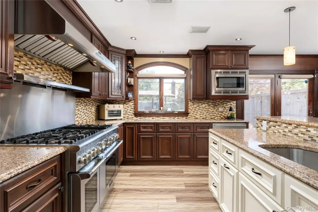 53 Burr Road East Northport NY 11731