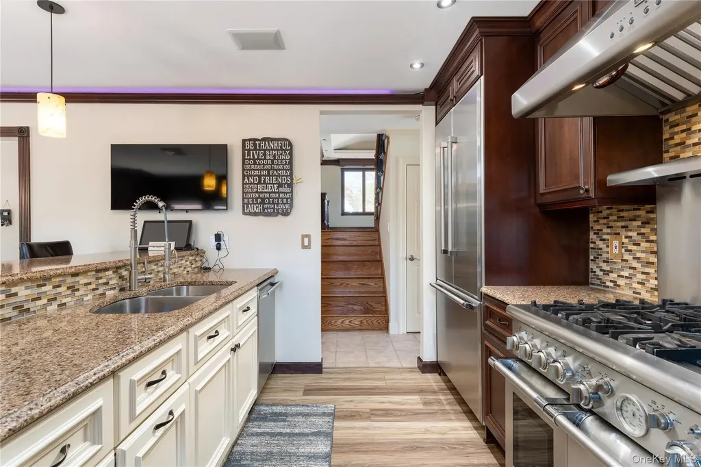 53 Burr Road East Northport NY 11731