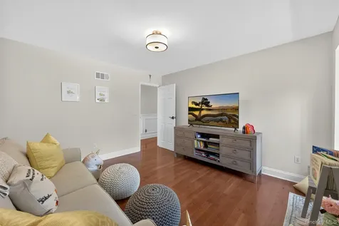 9 Briga Lane White Plains NY 10605