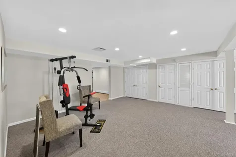9 Briga Lane White Plains NY 10605