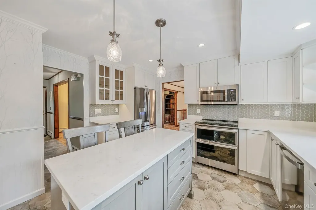 24 Lower Cross Shoreham NY 11786