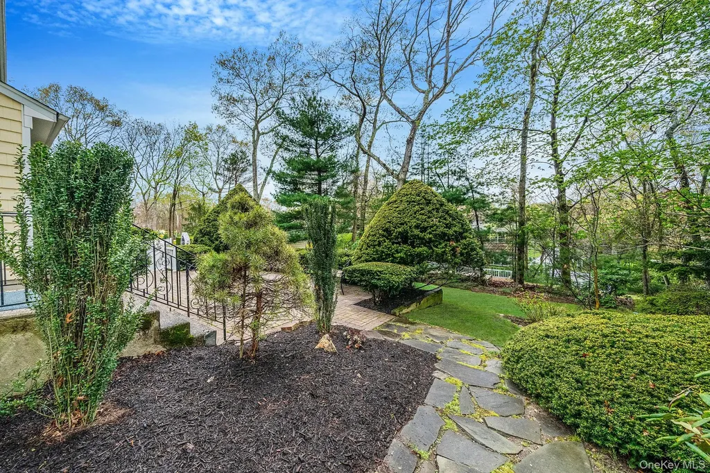 24 Lower Cross Shoreham NY 11786