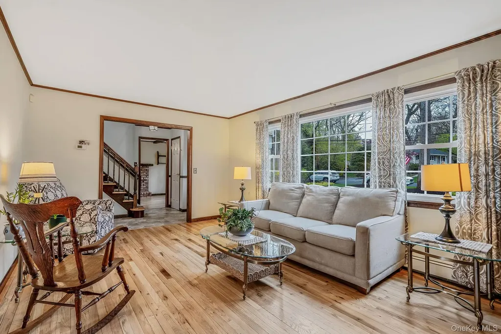 24 Lower Cross Shoreham NY 11786