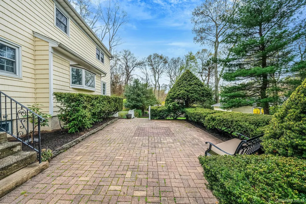 24 Lower Cross Shoreham NY 11786