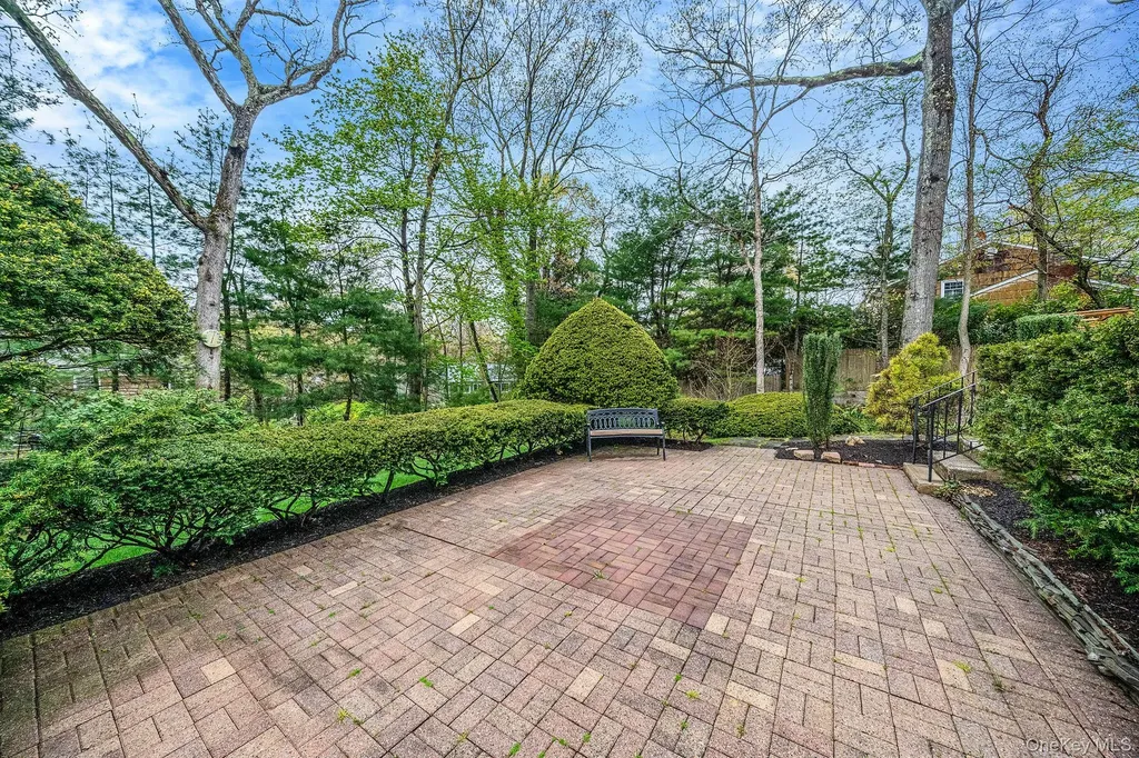 24 Lower Cross Shoreham NY 11786