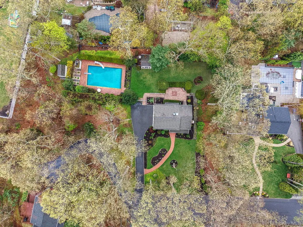 24 Lower Cross Shoreham NY 11786