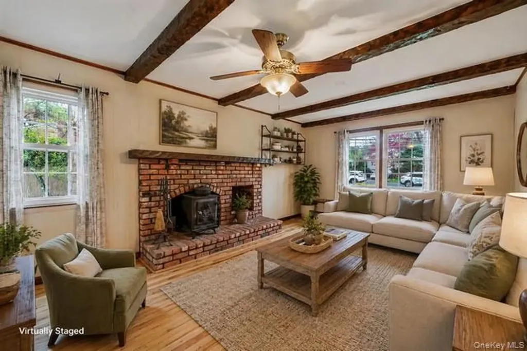 24 Lower Cross Shoreham NY 11786