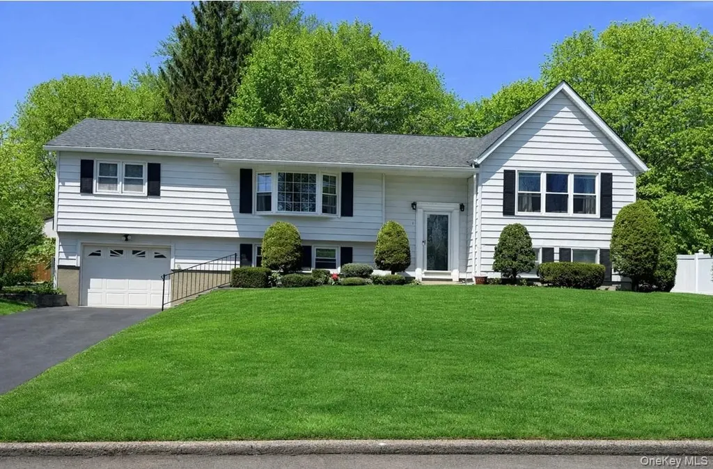 1 Pommel Drive Newburgh NY 12550