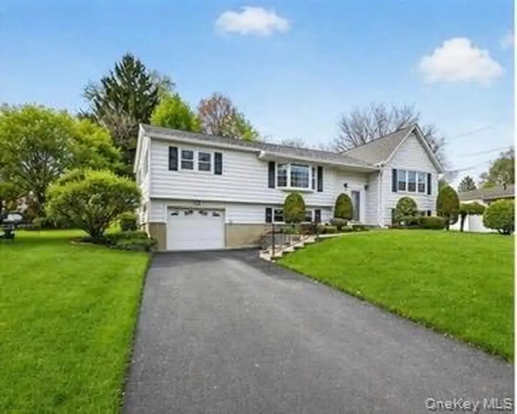 1 Pommel Drive Newburgh NY 12550