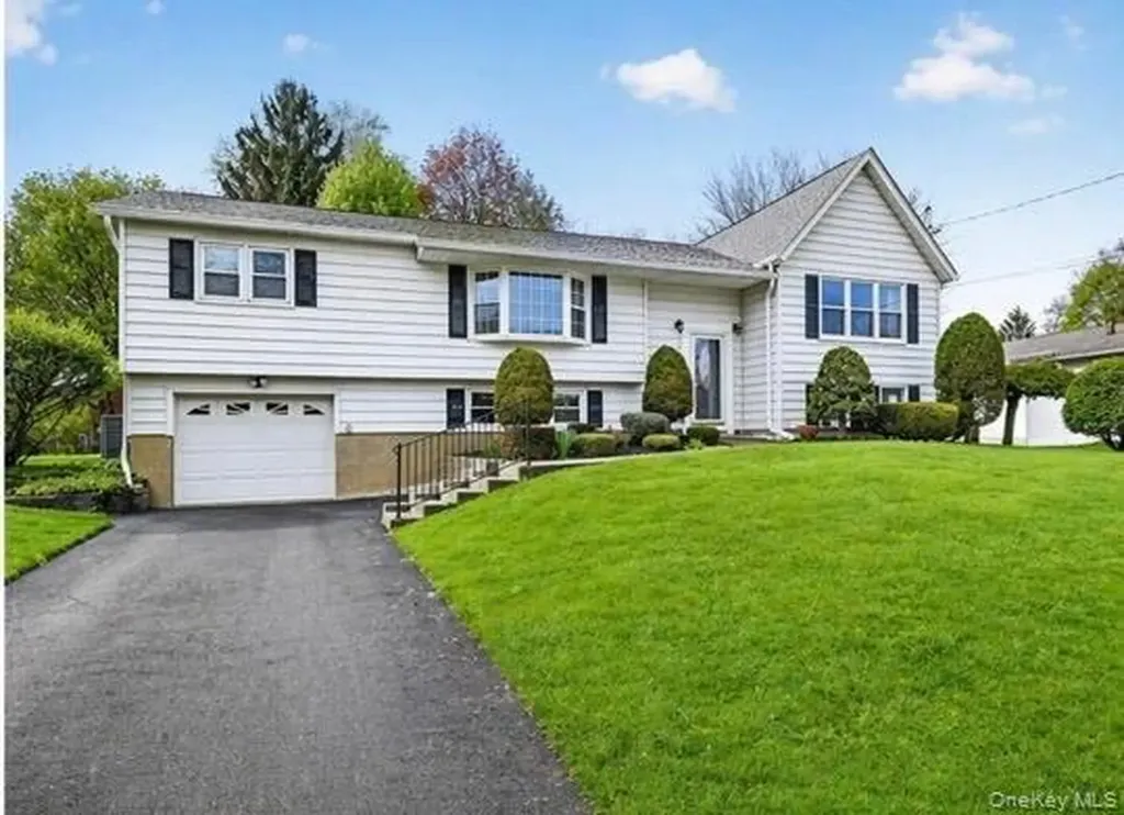 1 Pommel Drive Newburgh NY 12550