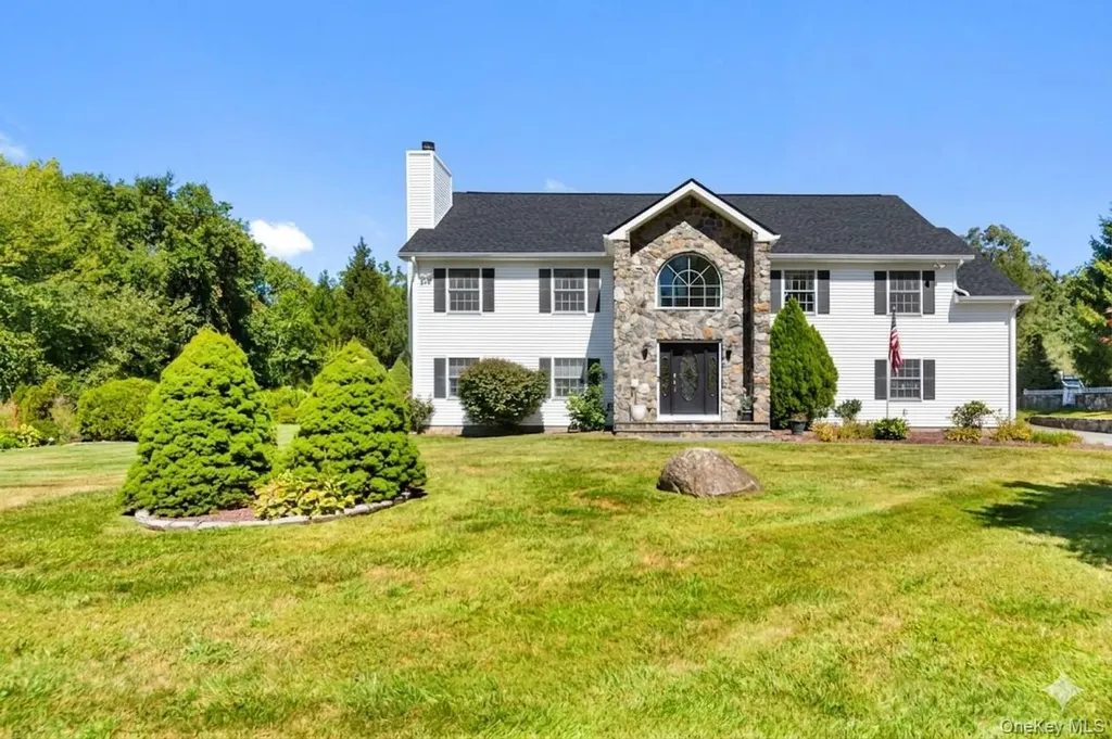 70 Oak Pond Lane Mahopac NY 10541