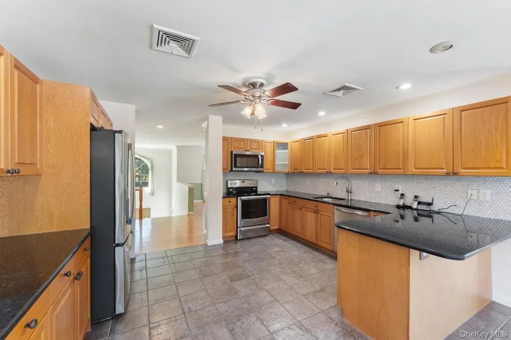 70 Oak Pond Lane Mahopac NY 10541