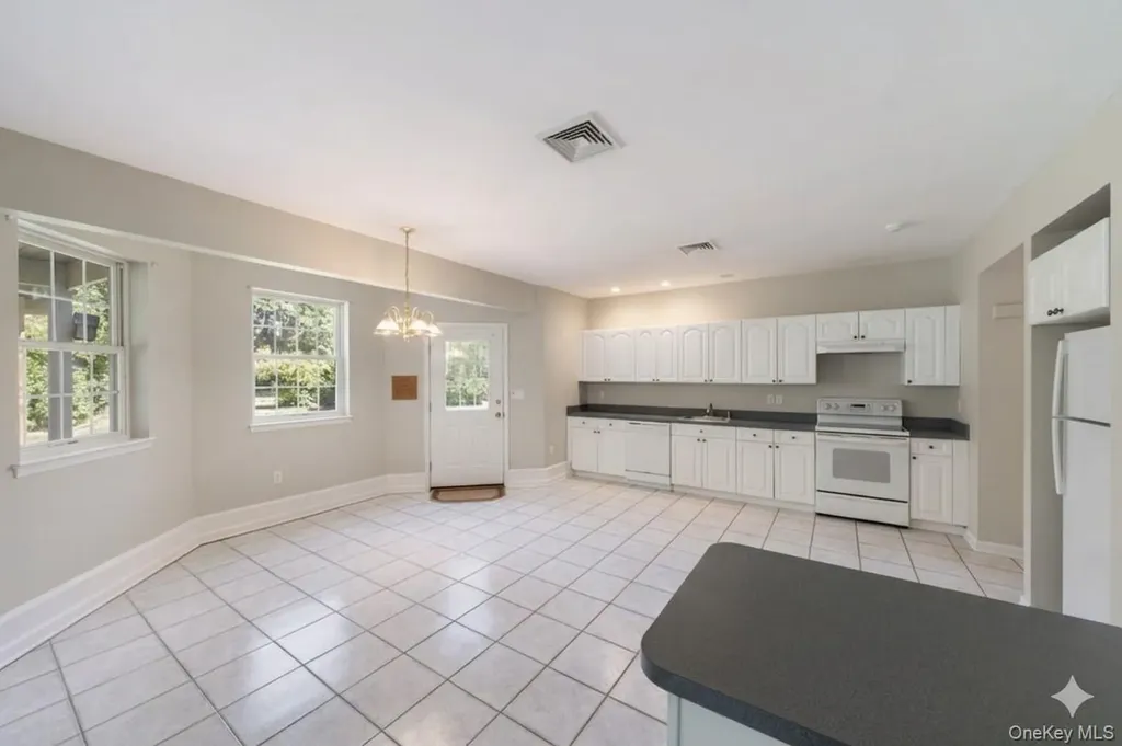 70 Oak Pond Lane Mahopac NY 10541