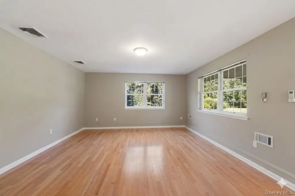 70 Oak Pond Lane Mahopac NY 10541