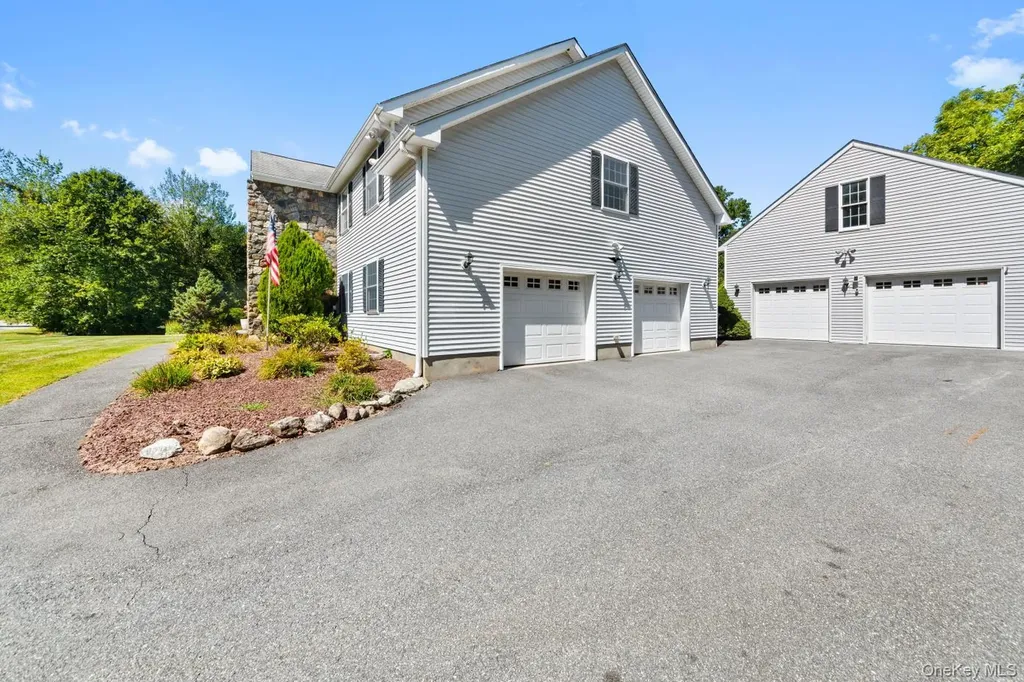 70 Oak Pond Lane Mahopac NY 10541