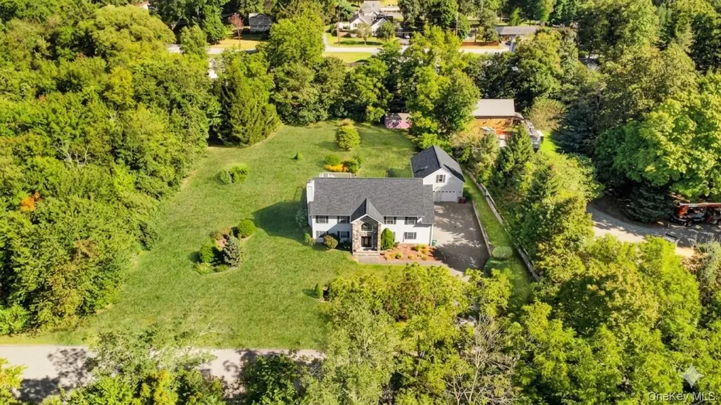 70 Oak Pond Lane Mahopac NY 10541