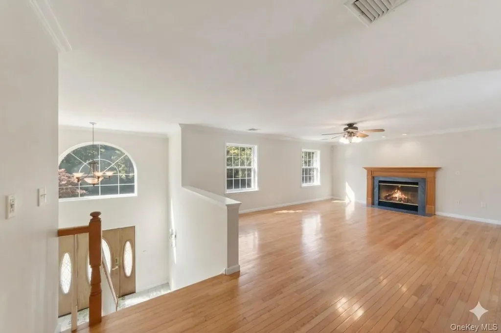 70 Oak Pond Lane Mahopac NY 10541