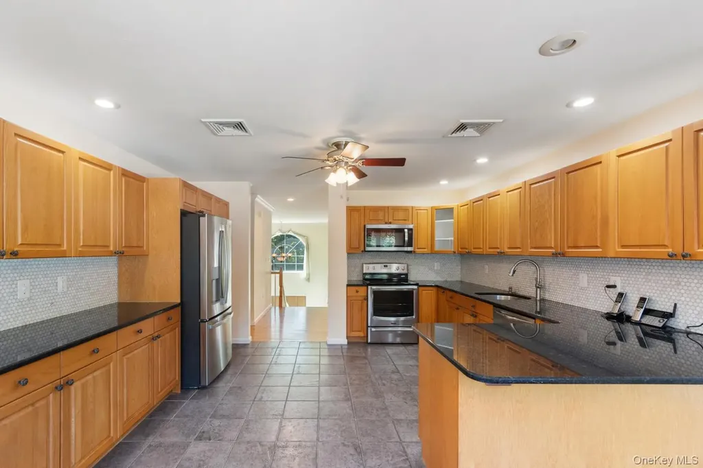 70 Oak Pond Lane Mahopac NY 10541