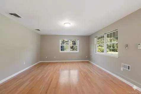 70 Oak Pond Lane Mahopac NY 10541