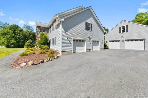 70 Oak Pond Lane Mahopac NY 10541