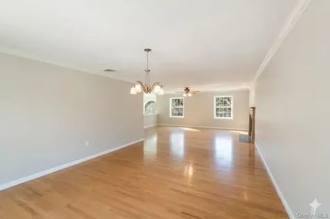 70 Oak Pond Lane Mahopac NY 10541