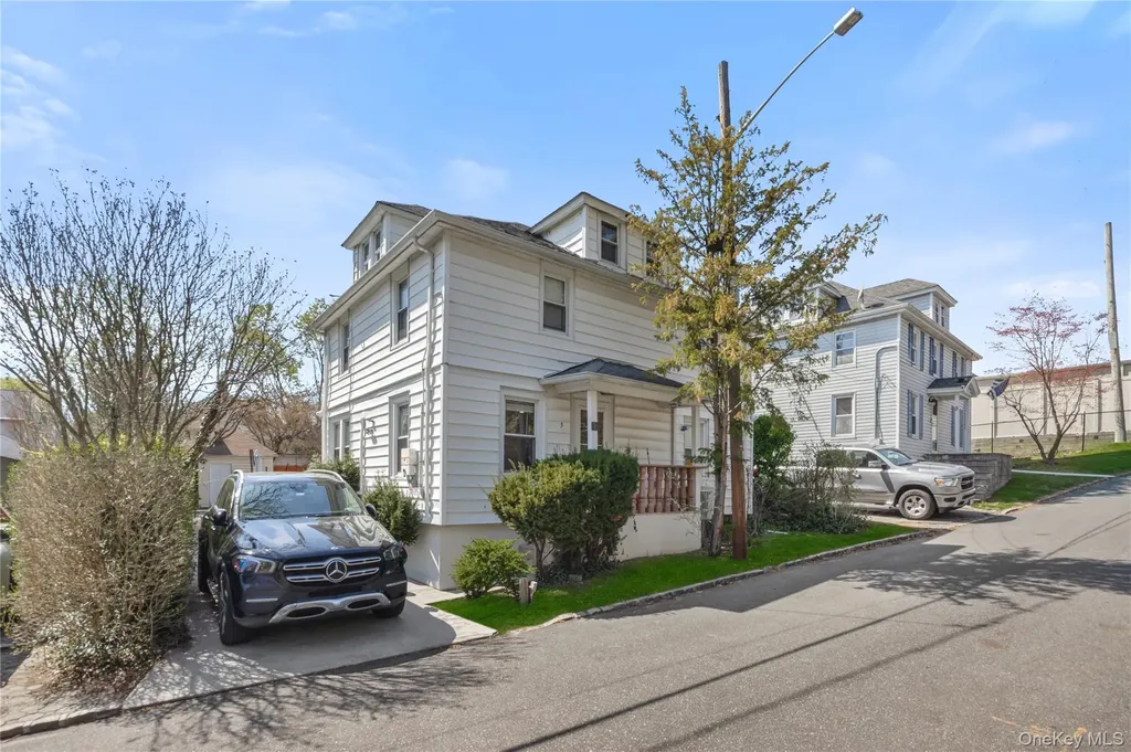 3 3rd Street Greenvale NY 11548