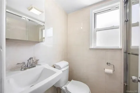 3 3rd Street Greenvale NY 11548