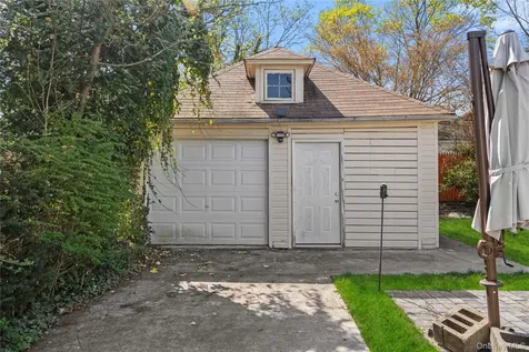 3 3rd Street Greenvale NY 11548