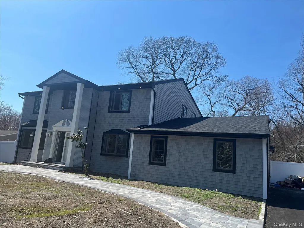 28 Mcculloch Drive Dix Hills NY 11746