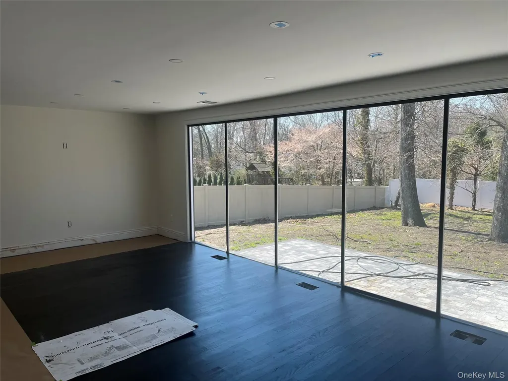 28 Mcculloch Drive Dix Hills NY 11746