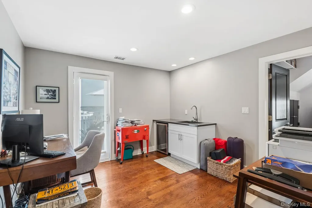 19 Island Point Bronx NY 10464