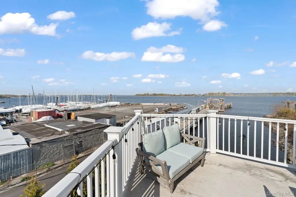 19 Island Point Bronx NY 10464