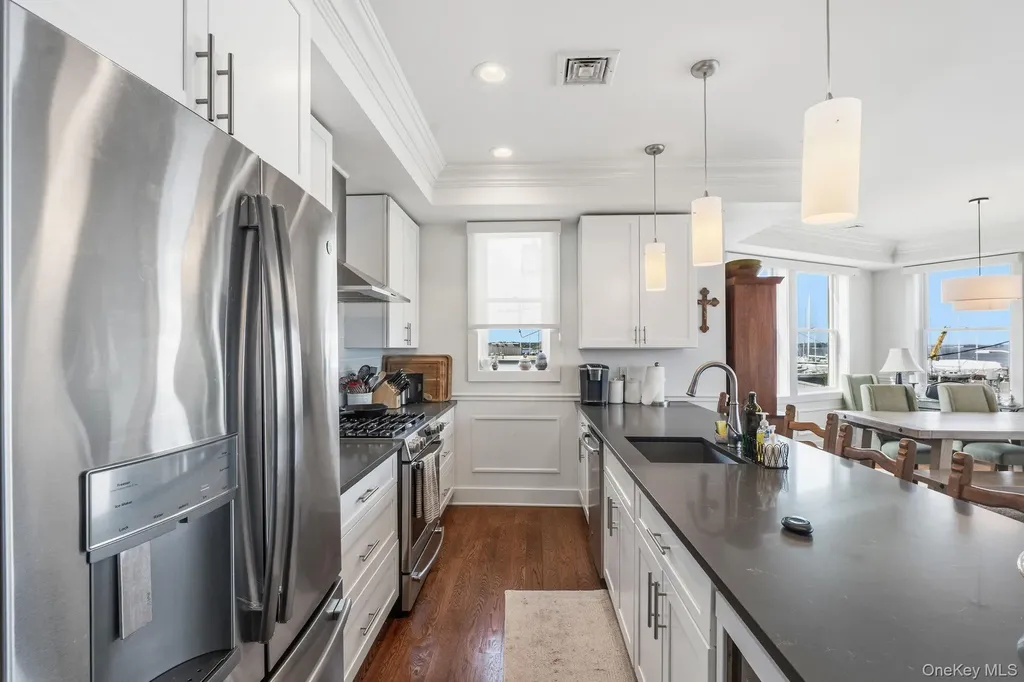 19 Island Point Bronx NY 10464