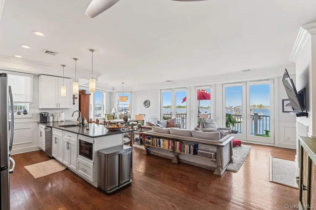 19 Island Point Bronx NY 10464