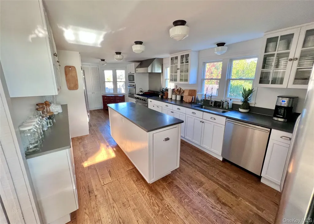 162 Dune Road Quogue NY 11959