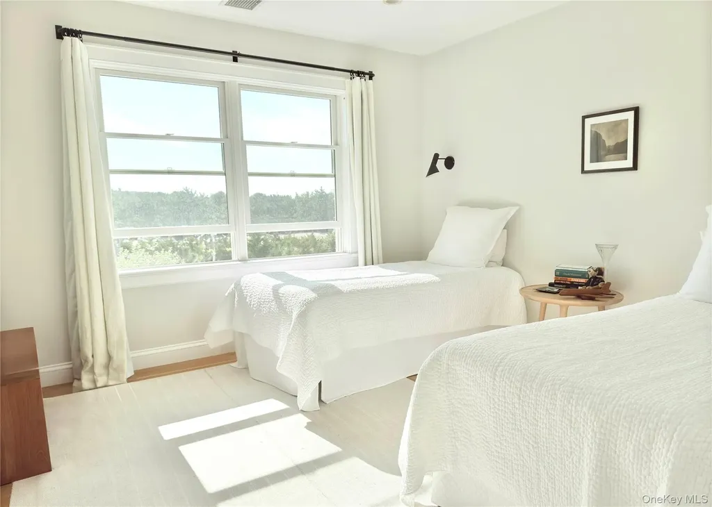162 Dune Road Quogue NY 11959