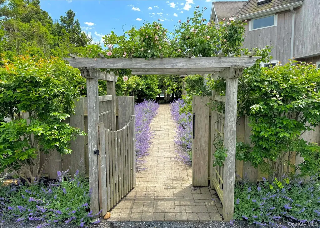 162 Dune Road Quogue NY 11959