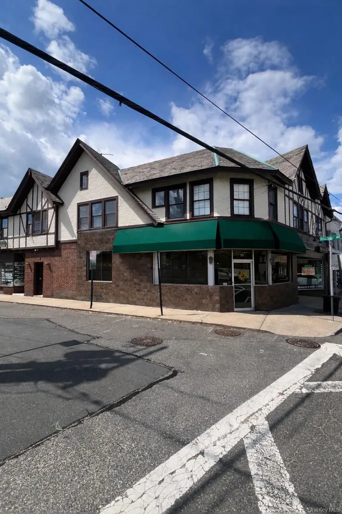 3 Hillside Avenue Manhasset NY 11030